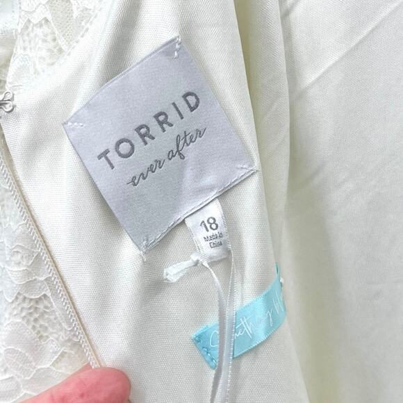 NEW Torrid Ever After Ivory Lace Gown Wedding Dress Women's Size 18 - Picture 7 of 14